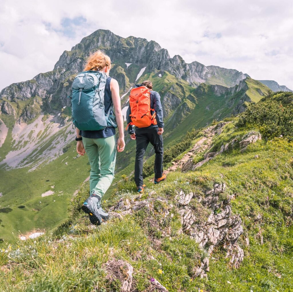 bocanci-drumetii-scarpa-optimizat